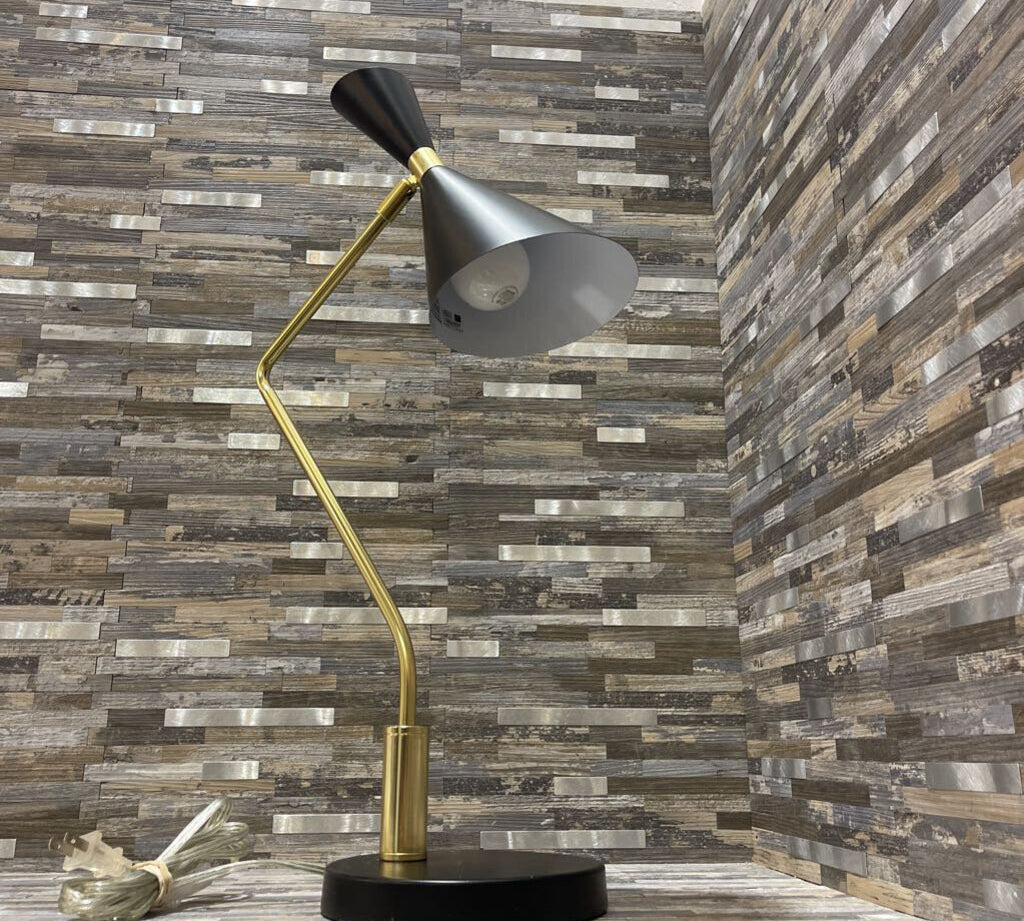 Atomic Style Adjustable Head TABLE LAMP 13Wx25H