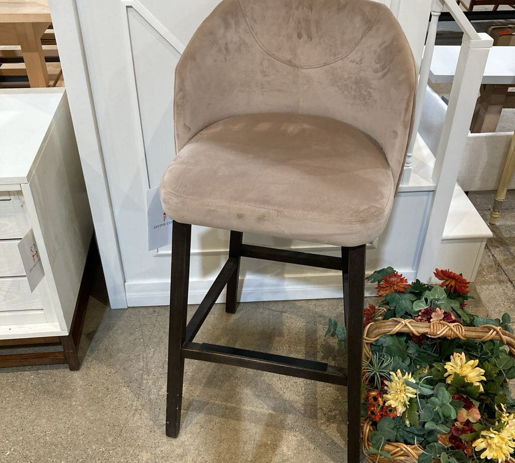 Classic Concepts Inc. Upholstered Velvet Bar Height BAR/COUNTER STOOL Pink 20w17d39h