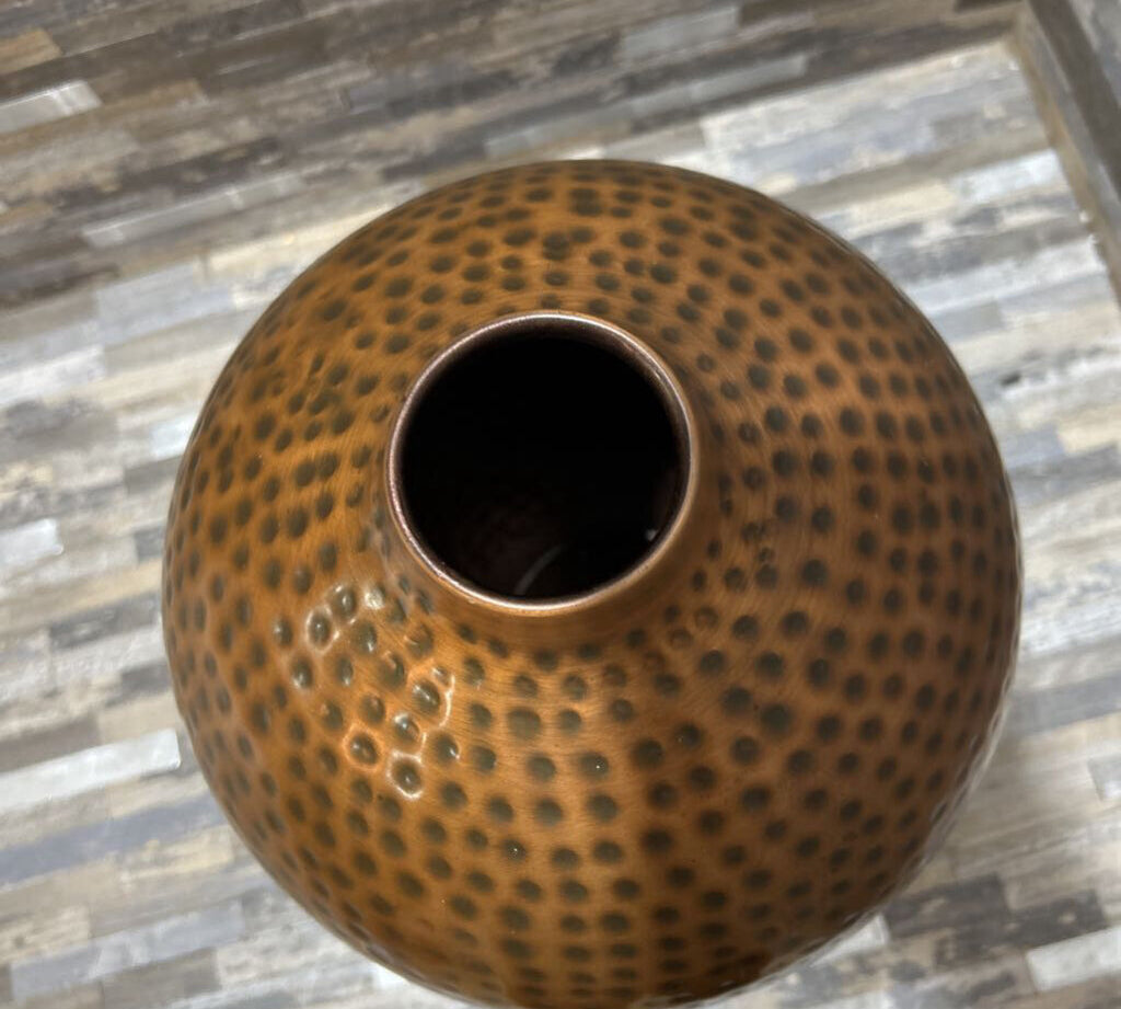 Hammered Metal Vase ACCESSORIES 8d12h