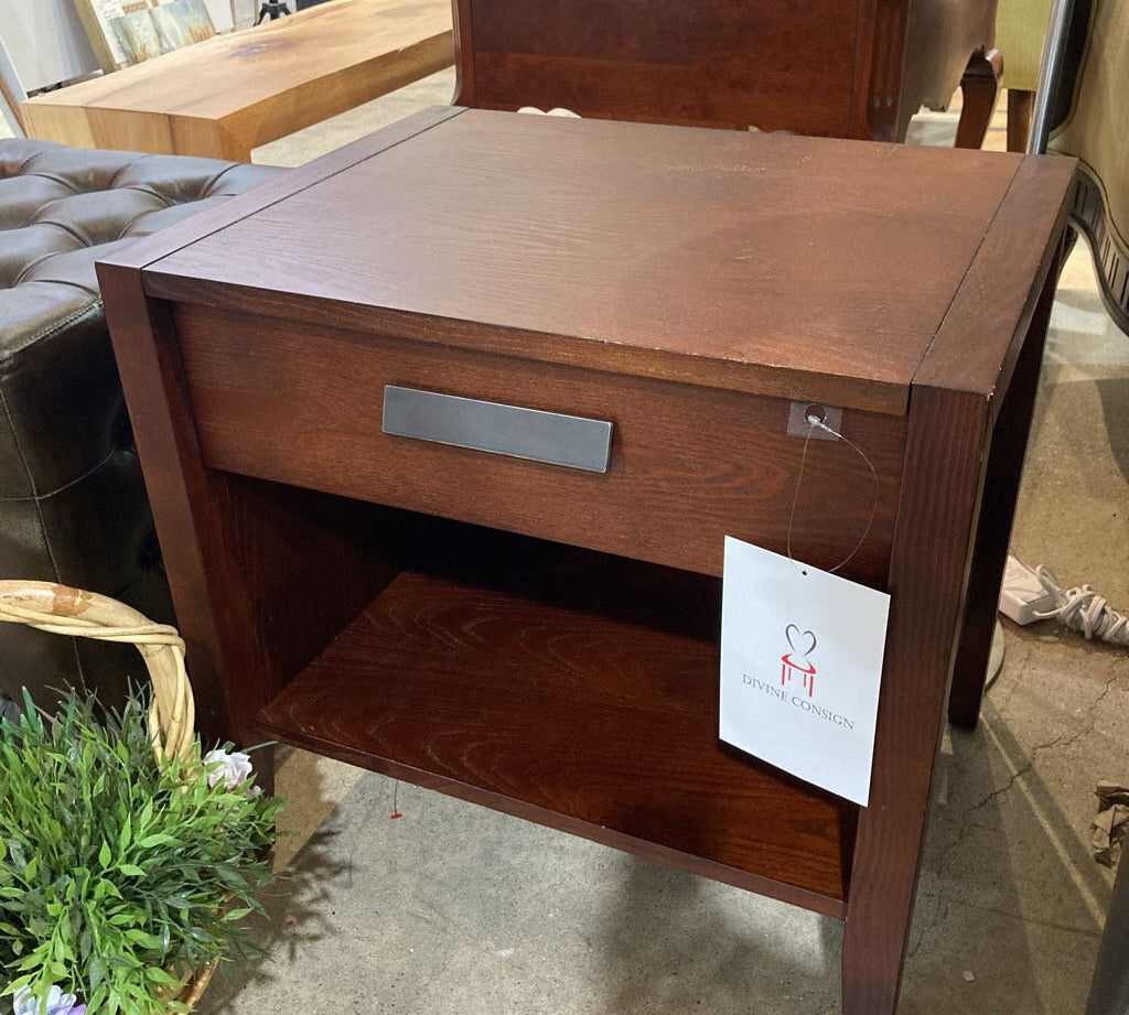Cherry Wood 1-Drawer NIGHTSTAND 21.5w17d21h