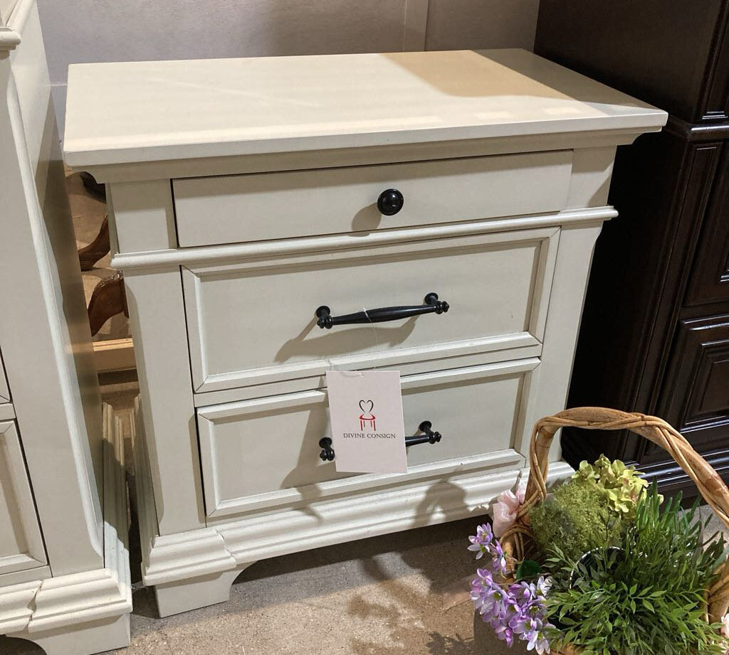 Charleston 3-Drawer NIGHTSTAND 28w16d28.5h