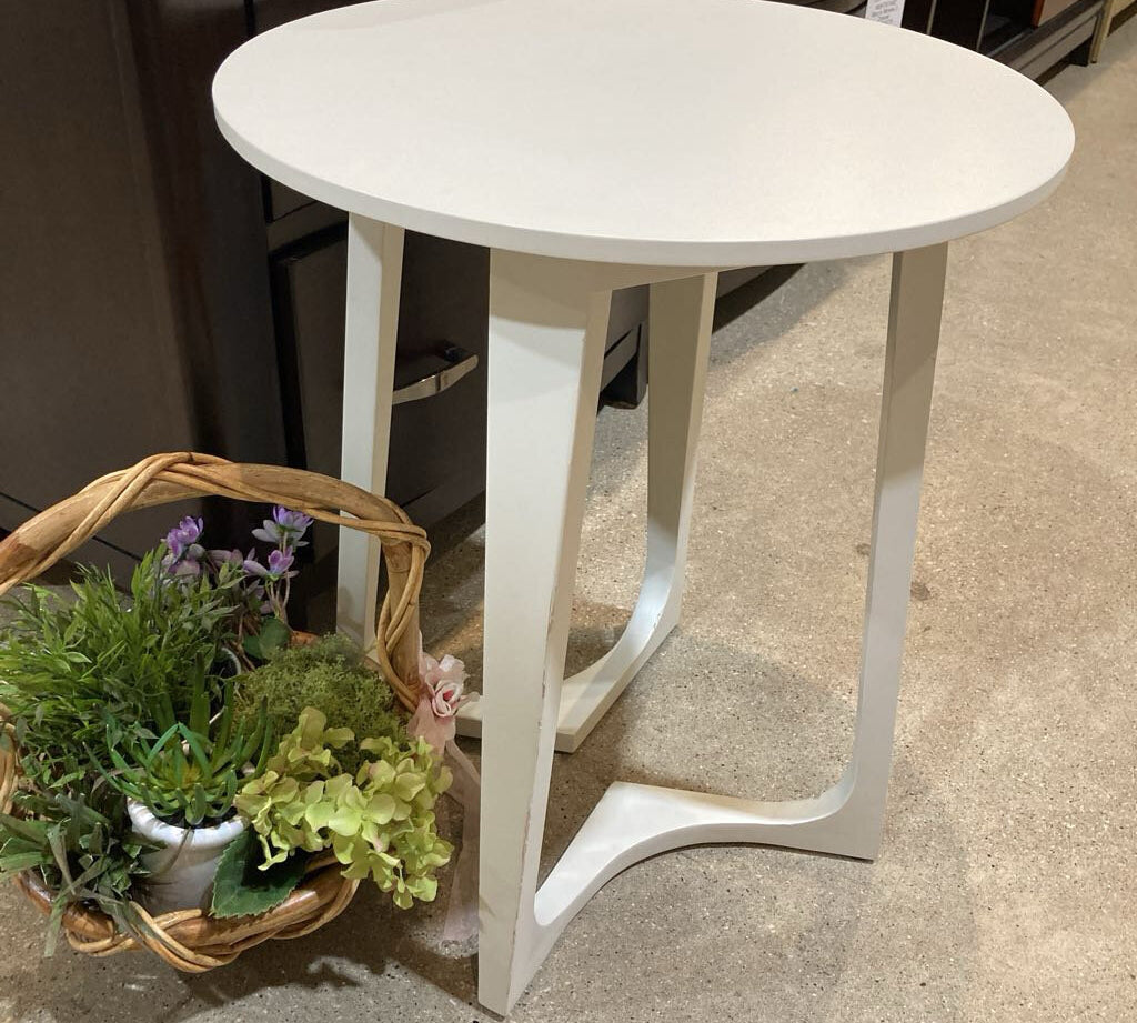Devin Accent SIDE TABLE White 19d23h