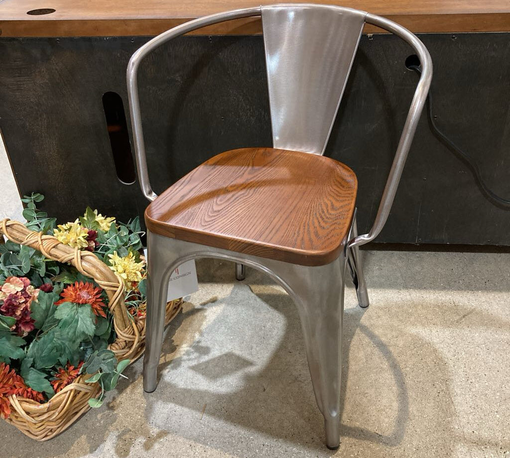 Marais Armchair w/ Wood Seat OUTDOOR Gunmetal 21w20d27h