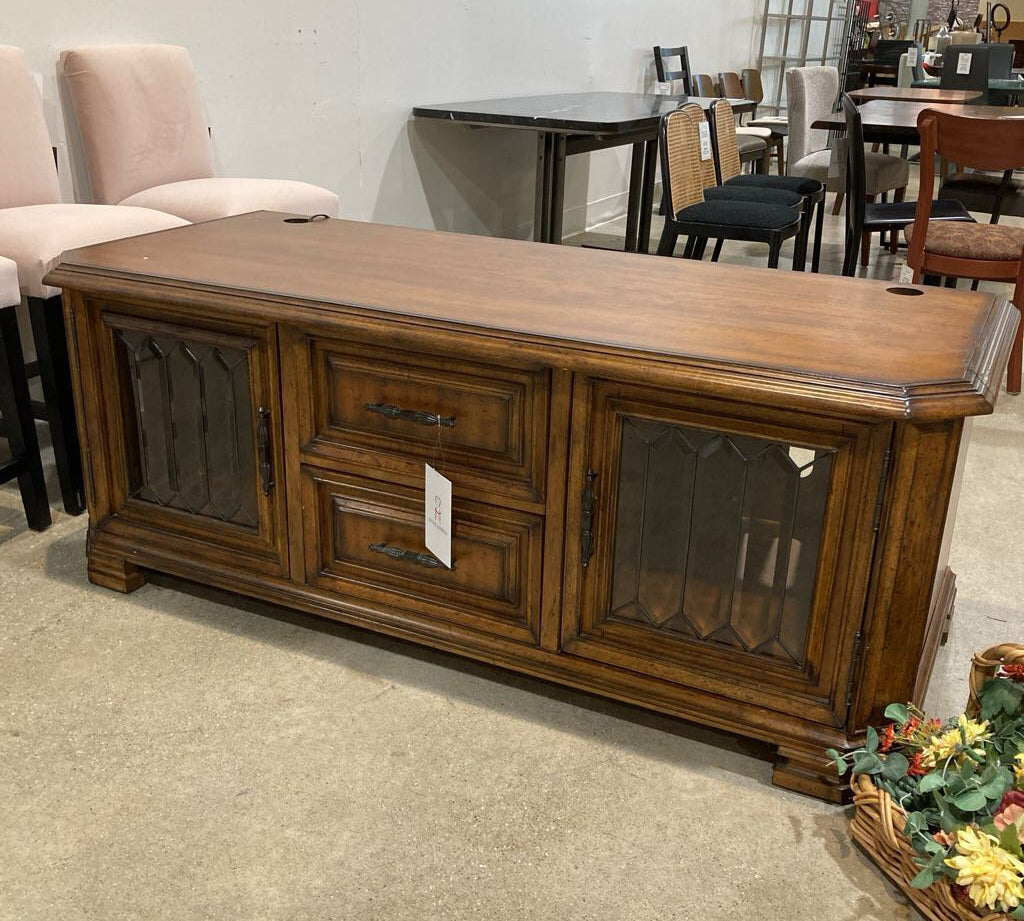 Walter E. Smithe Traditional Solid Wood 2-Drawer MEDIA CONSOLE 68w28d27h
